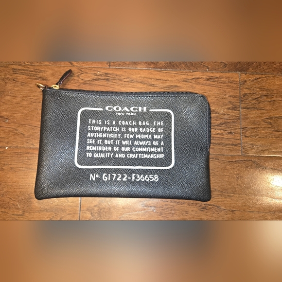 Coach ‘Storypatch’ wristlet | crossgrain leather - Picture 1 of 7